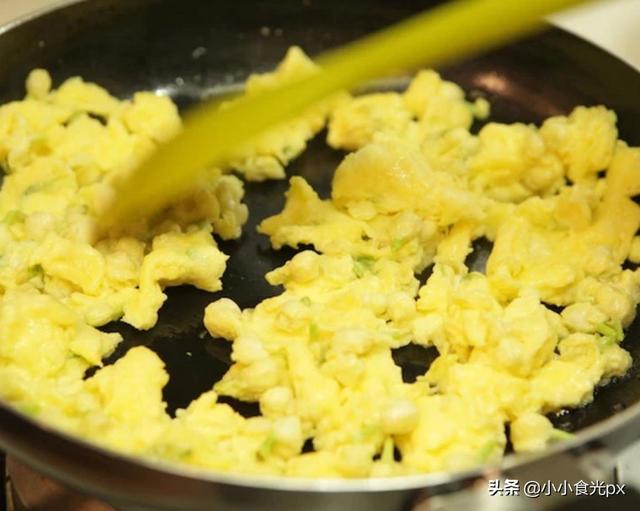 云南人发明的茉莉花炒鸡蛋，特适合夏天乏力的胃口，你吃过没