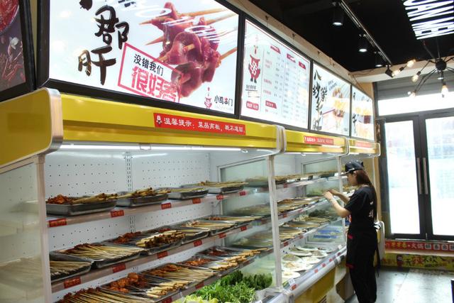 在济南，凭什么这家串串火锅店，人们宁愿排队都愿意去吃