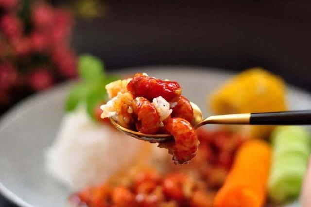 小龙虾的4种做法，从爆炒到盖浇饭，究竟哪一款才是吃货最爱？