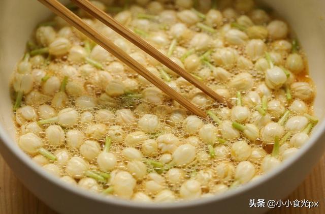 云南人发明的茉莉花炒鸡蛋，特适合夏天乏力的胃口，你吃过没
