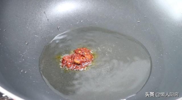 大虾怎么做好吃？教你做盆盆虾，吃着特别开胃，这样摆盘更好看