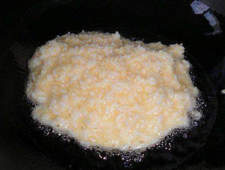 蛋炒饭正确做法，下锅前多做1步，米饭粒粒分明，色泽金黄饱满