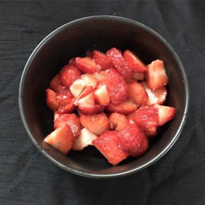 #520，美食撩动TA的心！#椰蓉草莓麻糬