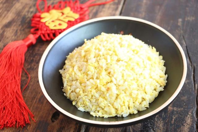 剩米饭别倒了，这5种炒饭的做法，比新鲜煮出的米饭还香