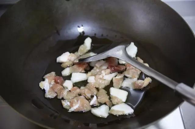 地道山西豆角焖面的做法，美味可口的豆角焖面做起来很简单